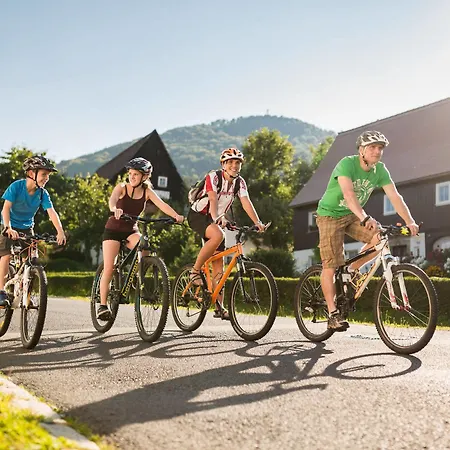 Prázdninový areál Trixi Park Zittauer Gebirge - Ferienhaeuser, Und